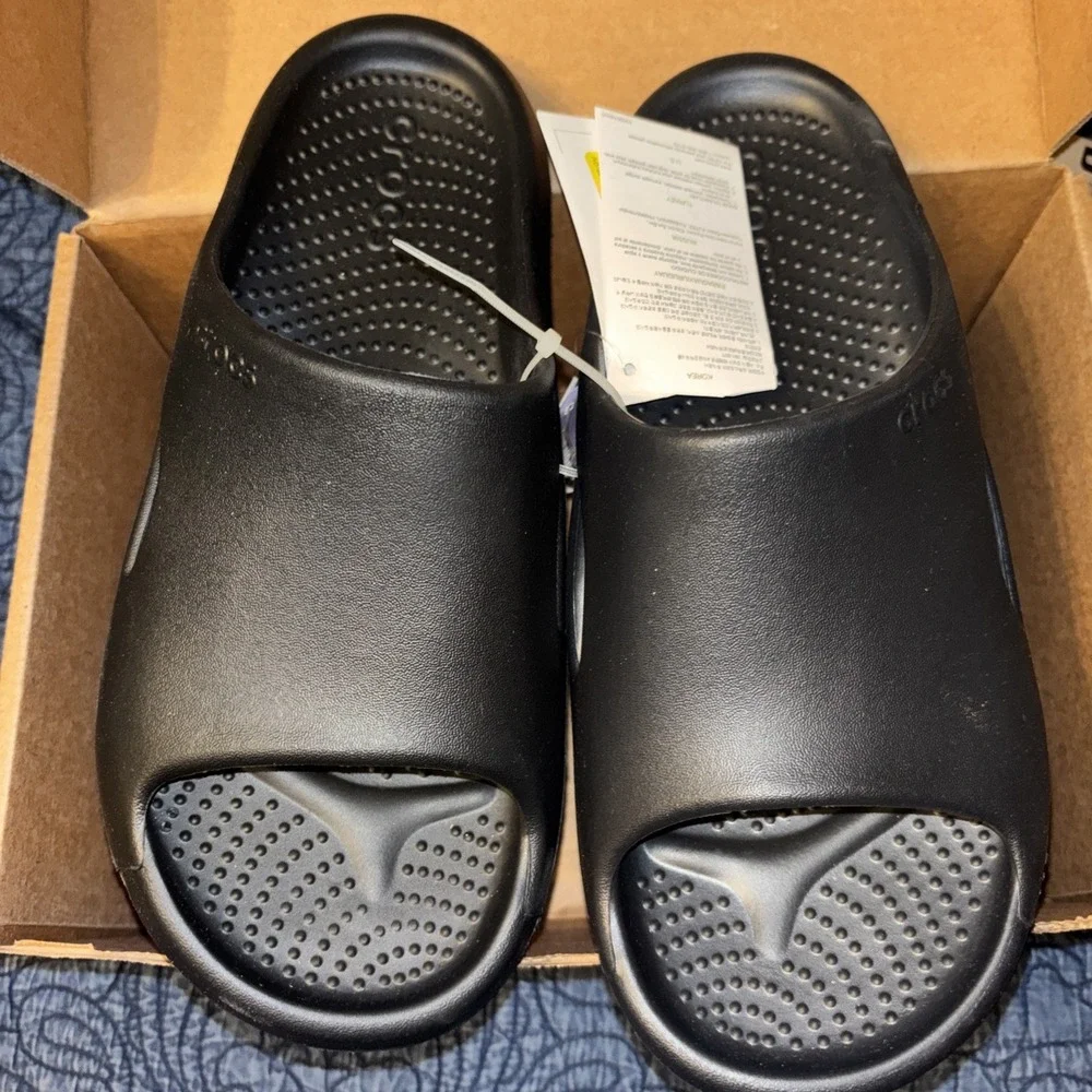 NWT CROCS Unisex Men 8 Women 10 Mellow Recovery Slides Black Sandals 208392-001